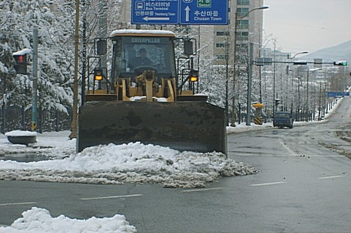 소흘읍, 지역기업체 자발적 제설작업