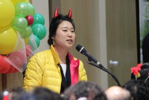 포천의 노인들에게 사랑을 전하는 노인복지관의 강수경 과장