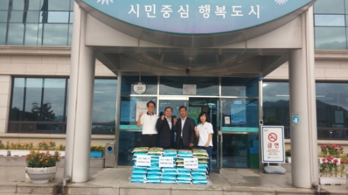 ㈜에취켓, 불우이웃돕기 후원물품 일동면에 기탁