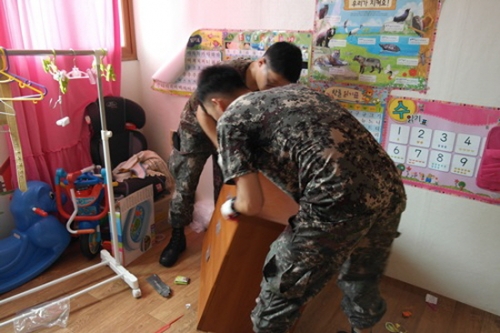 선단동 위기가정을 위한 “민관군 협력 이사지원” 진행 