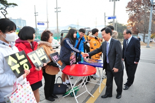 포천시 김한섭 부시장, 관내 수능시험장 돌며 수험생 격려
