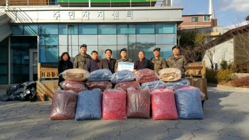 15항공단, 가산면 주민자치위원회에 불우이웃 및 독거 노인을 위한 이불 기증