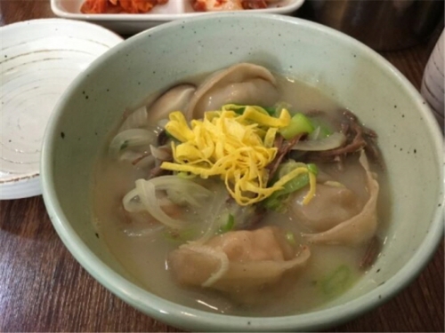 만둣국 한 그릇으로 따끈따끈한 겨울을!