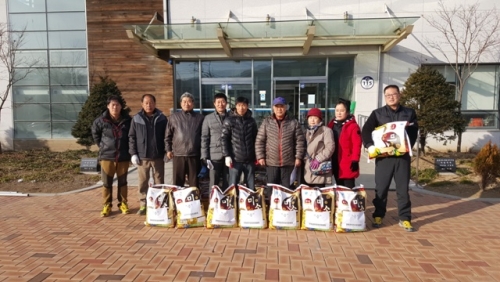 영북면 주민자치위원회, 사랑의 쌀 100포 전달