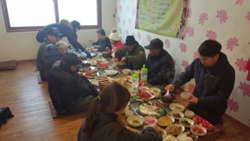 북부희망복지센터, 소외어르신 초청 외식행사 진행