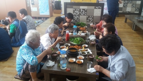 포천시 북부희망복지센터, 소외 어르신 초청 외식행사 진행