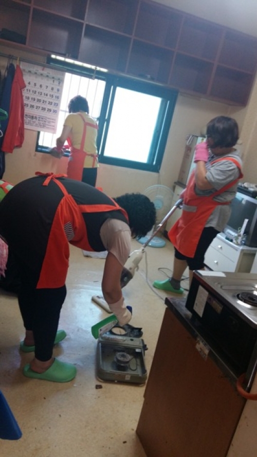 신북면, 사례관리대상가구에 청소봉사 실시