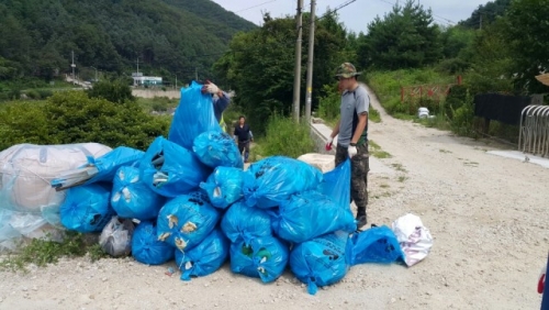 일동면 여름휴가철 대비 수입천 정화활동 실시