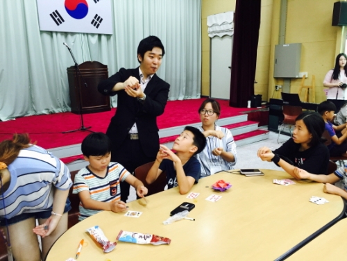 뜨거운 여름을 더욱 뜨겁게 보내는 사람들