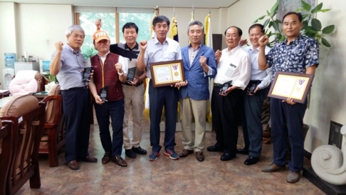 소흘읍장, 소흘읍 도체전준비위원회에 감사패 전달