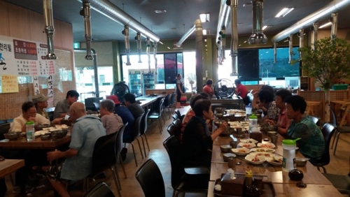 북부희망복지센터, 어르신 초청 외식행사 진행
