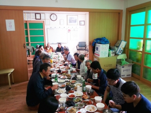 포천시, 군내면 새마을 남․여지도자회, 경로잔치 실시