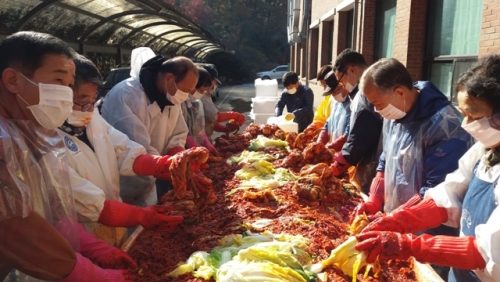 포천시, 귀농학교 졸업생과 함께 하는 “따뜻한 김장봉사활동”