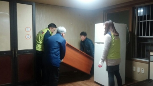 포천시, 소흘읍 지역사회보장협의체, 독거노인 가구 방문 대청소 실시