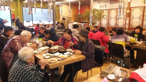 북부희망복지센터, 소외 어르신 초청 외식행사 진행