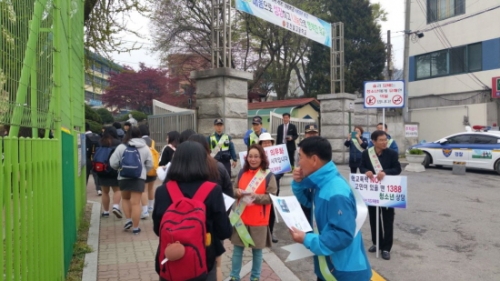 군내면청소년지도위원회, 포천일고 앞에서 캠페인 전개