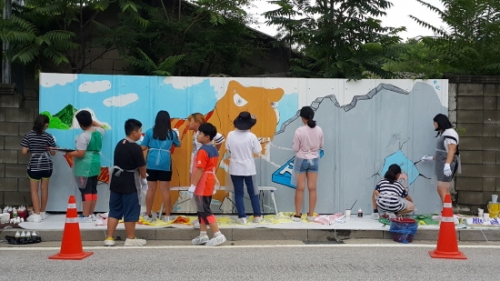 지현초등학교 학생 화현면 벽화그리기 참여