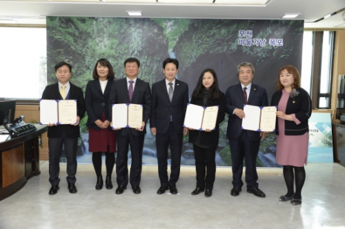 포천시, 가정․다문화․보육․청소년 관련 센터 위탁계약증서 전달
