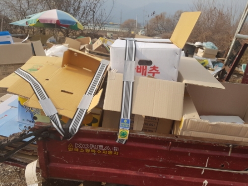 포천시, 폐지줍는 어르신들에게 안전바 전달