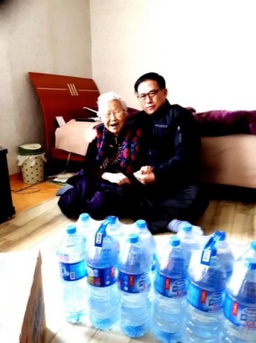 포천시 이동면, 독거어르신 및 산골마을 주민들에게 생수 지원