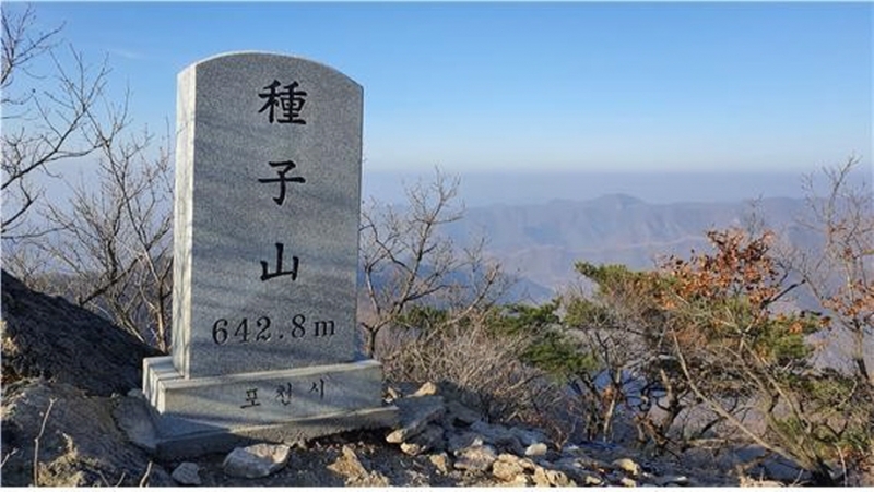 바위와 강물이 만나 절경을 이루다