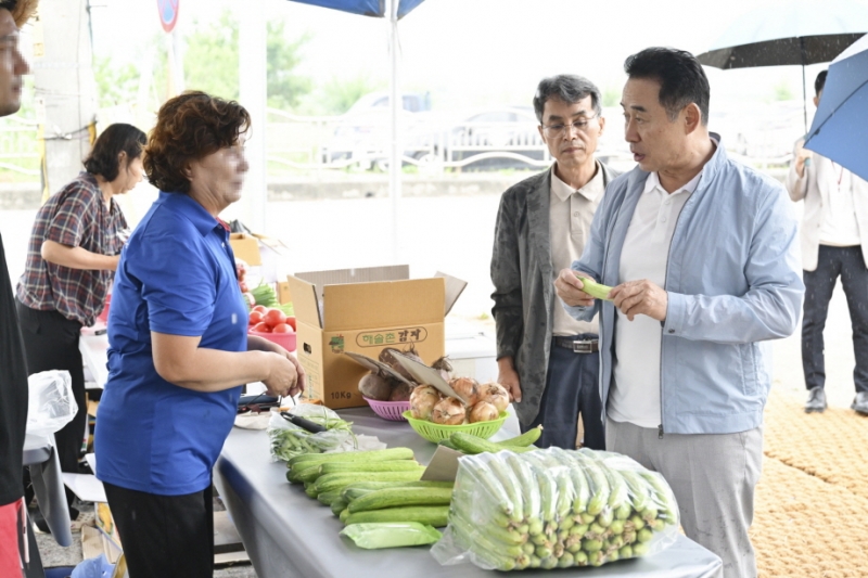 창수면 주민자치회, 「창수야 놀자!」 지역 농산물 직거래 장터 운영