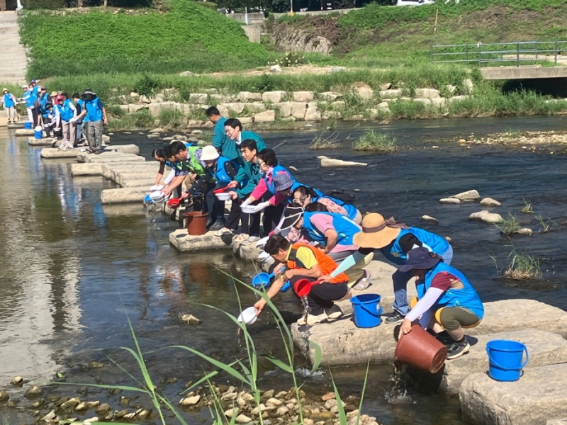 (사)국가유공자환경운동본부 포천시직할회, ‘미꾸라지 방류행사 및 환경 정화 활동’ 추진