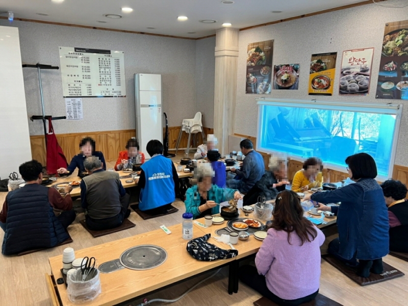 포천시무한돌봄희망복지센터, 이동면 어르신 외식 지원 행사 개최
