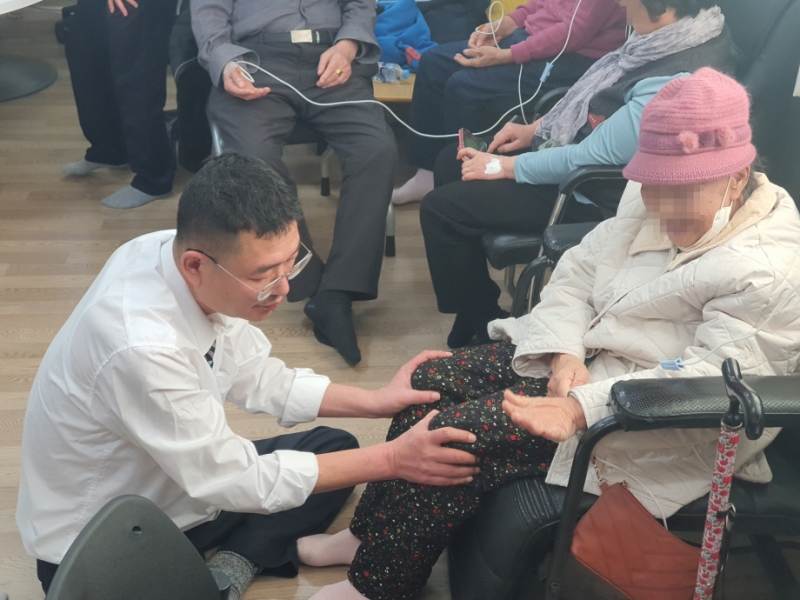 공군 전투기 오폭사고 현장에 온정의 손길 이어져