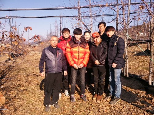 한국 농수산 대학 학생들이 실습을 위해 찾은 포천의 사과 명장