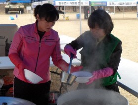 38선 하프마라톤대회 숨은 일꾼 <br>이동면 새마을부녀회