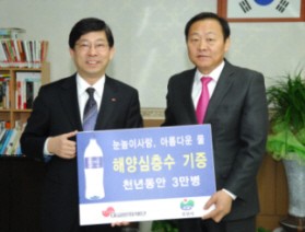포천시에 구제역 지원물품 생수 3만병 전달