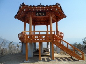 천보산 정상에 육각정자 설치