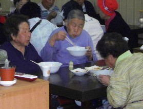 내촌면 자매재가요양센터, 관내 어르신에게 점심 대접