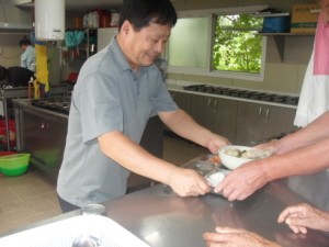 건강보험공단 무료급식소 건강 백숙 봉사