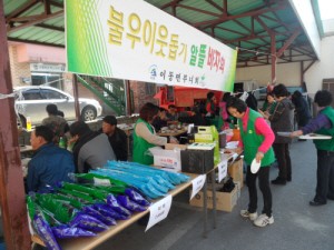 이동면 새마을부녀회, 불우이웃돕기 알뜰 바자회 개최